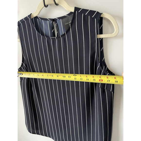 NWT Alex Marie Navy And Ivory Striped Sleeveless Lightweight Blouse Size Small - Picture 4 of 7